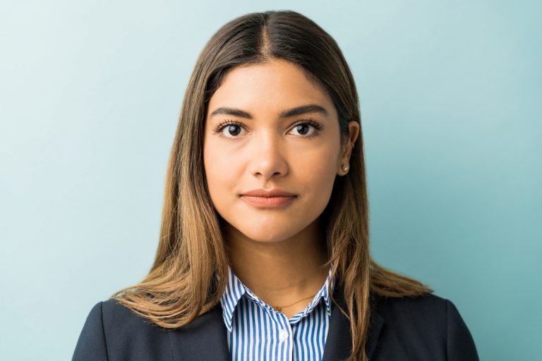30 Professional Headshot Poses to Showcase Confidence and Personality ...
